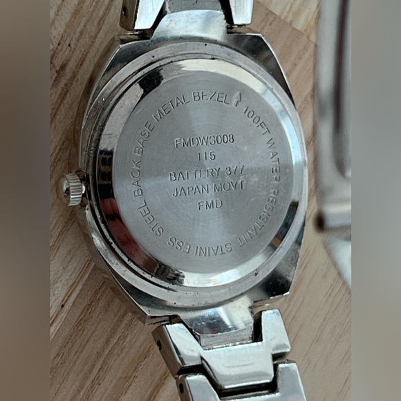 Stainless Ladies Watch Black Dial Stainless Luminous Hands Markers - Picture 8 of 13